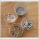 Échantillons présentant les constituants d’un béton ordinaire : eau, ciment, sable et granulats