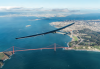 Solar Impulse 2 survolant le Golden Gate, San Francisco, 23 mars 2016